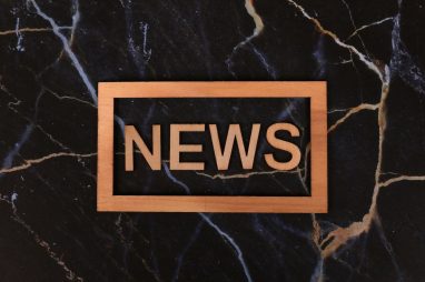Wooden text of 'news' outlined on a dark, marbled surface, creating a striking contrast. — Entdecke die neuen Spielkategorien